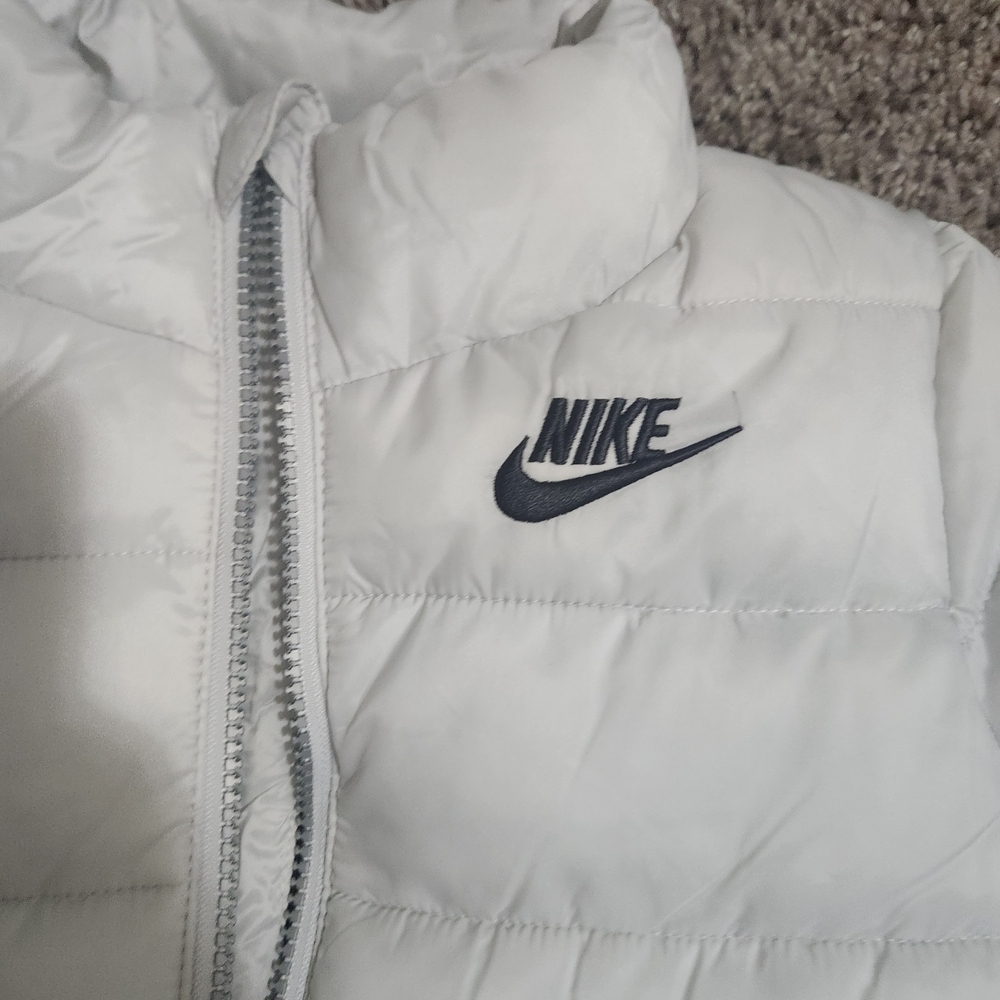 Nike Kids White Puffer Jacket - Picture 2 of 6